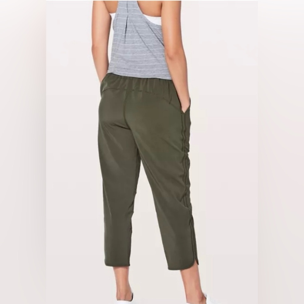 Lululemon Women’s Keep it Classic Crop Green Pants 23” Size 12 Mid Rise - Picture 2 of 13